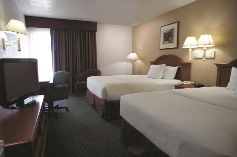 Hampton Inn Эль-Дорадо Экстерьер фото